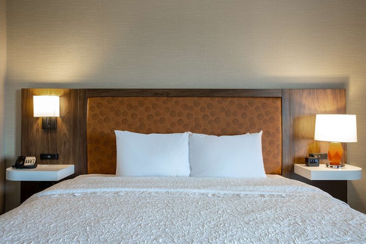 Room 8 of 28