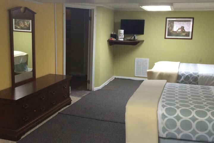 Room 27 of 40