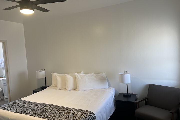 Room 27 of 65