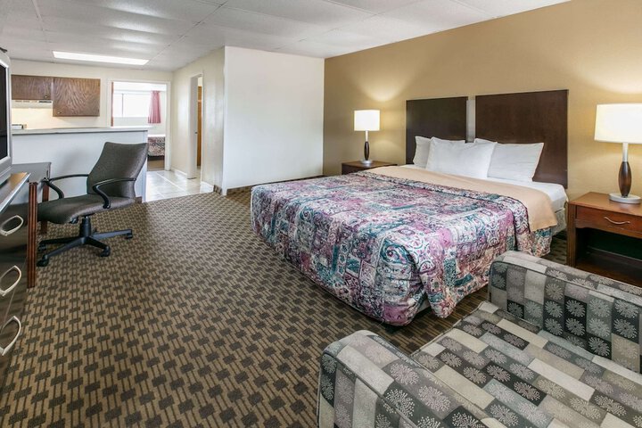 Room 6 of 18