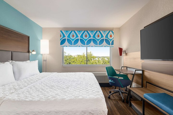 Tru by Hilton Lawrenceville Atlanta I-85 Sugarloaf