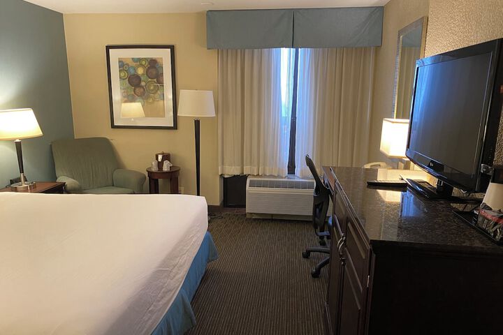 Room 13 of 33
