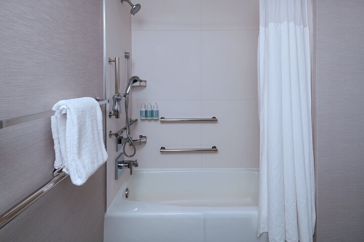 Room 15 of 27