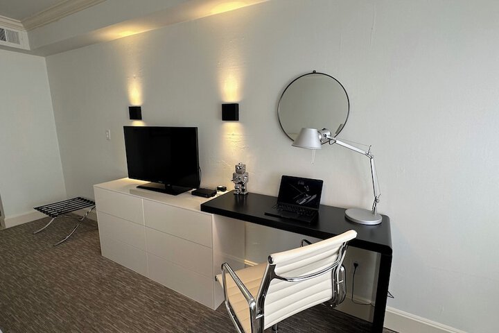 Room 15 of 33