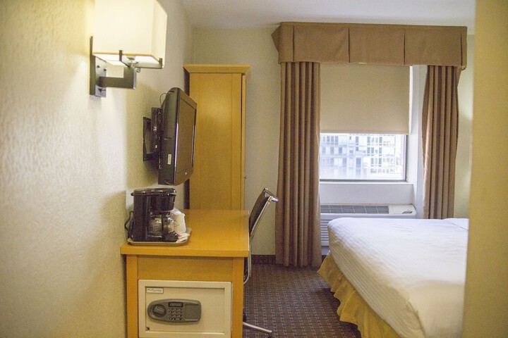 Room 17 of 26