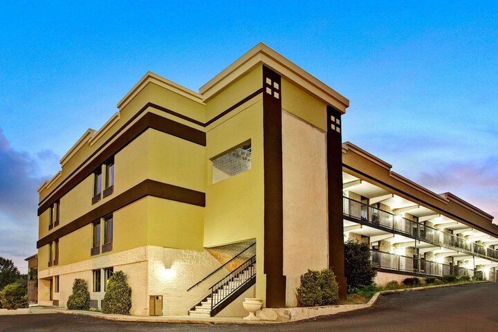 Hotel 4 of 25