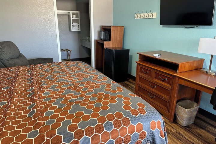 Room 11 of 11