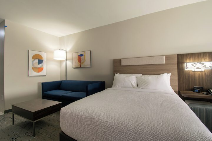 Room 16 of 33