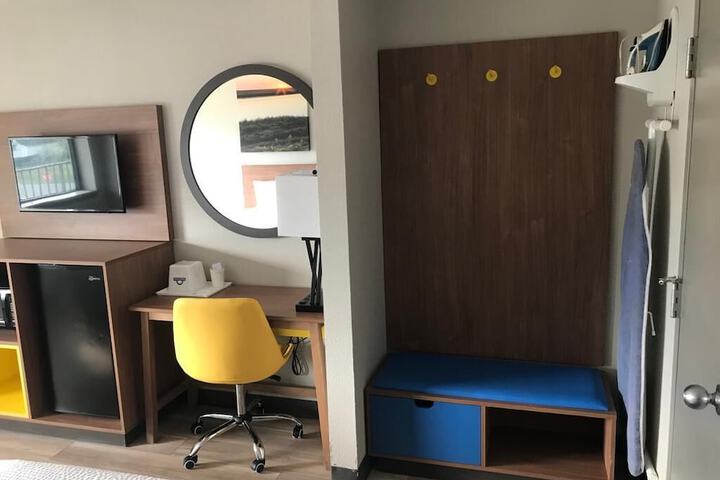 Room 8 of 12