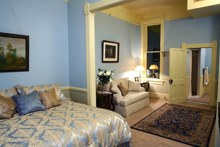Martin & Mason Hotel