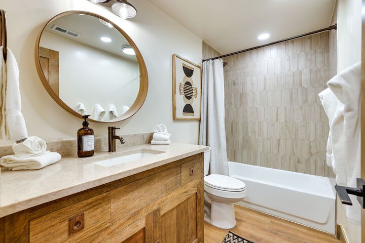 Updated Silverthorne Home w / Hot Tub & Mtn Views!