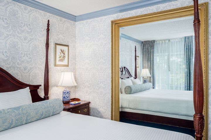 Room 32 of 43
