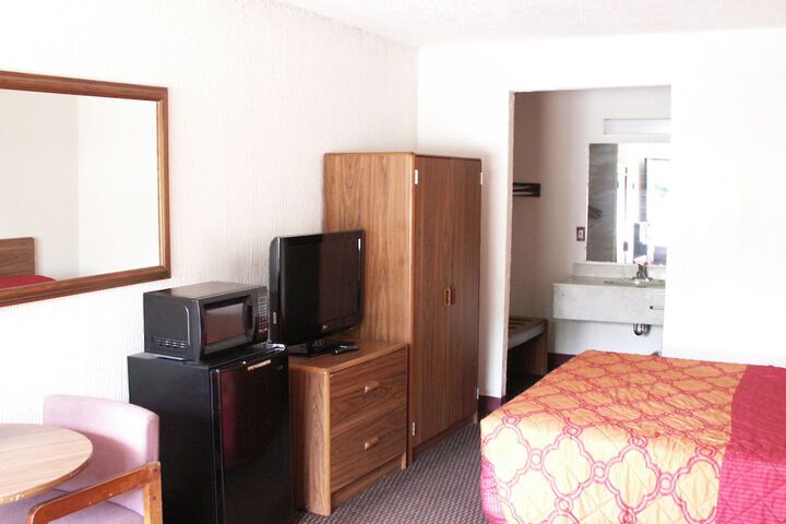 Room 8 of 16