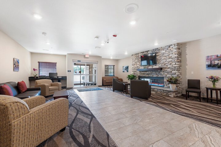 Cobblestone Hotel & Suites - Urbana