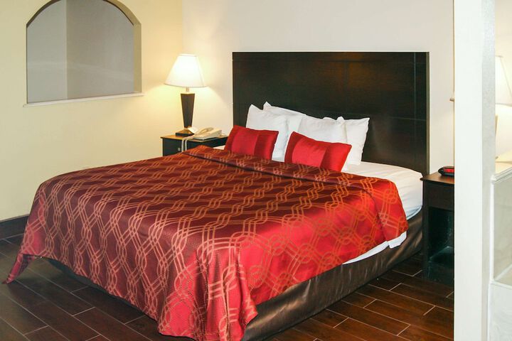 Room 27 of 96