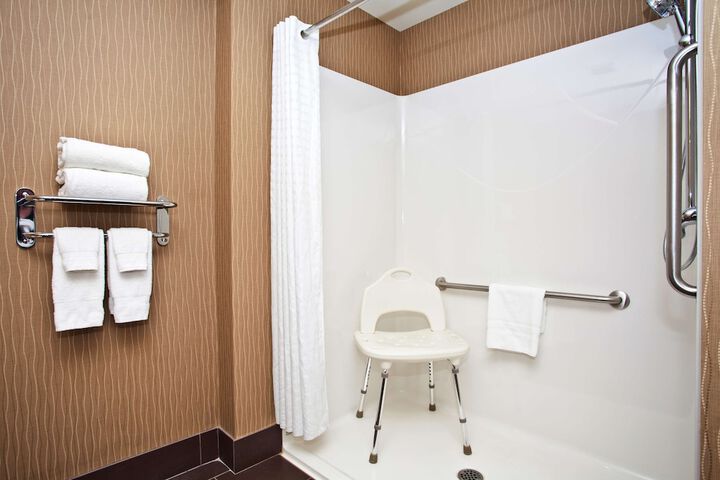Room 12 of 25
