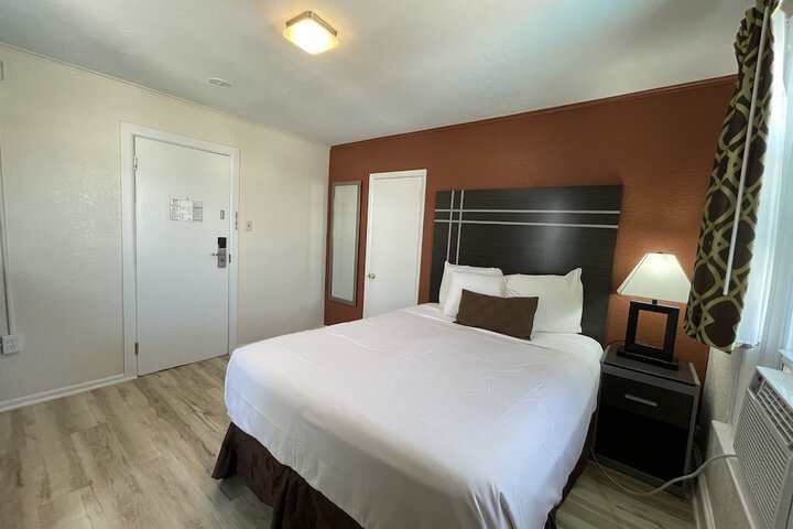 Room 17 of 50