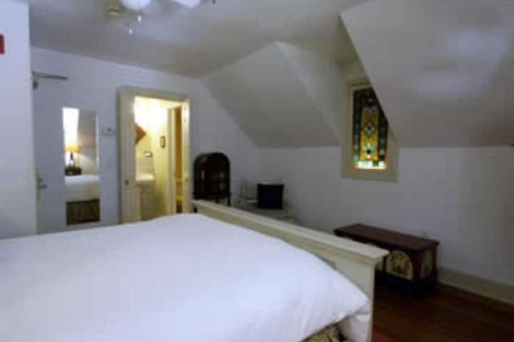 Room 53 of 79