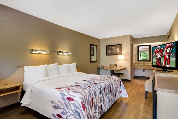 Room 10 of 28
