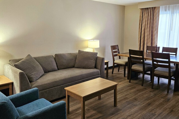 Days Inn and Suites by Wyndham Downtown Missoula-University