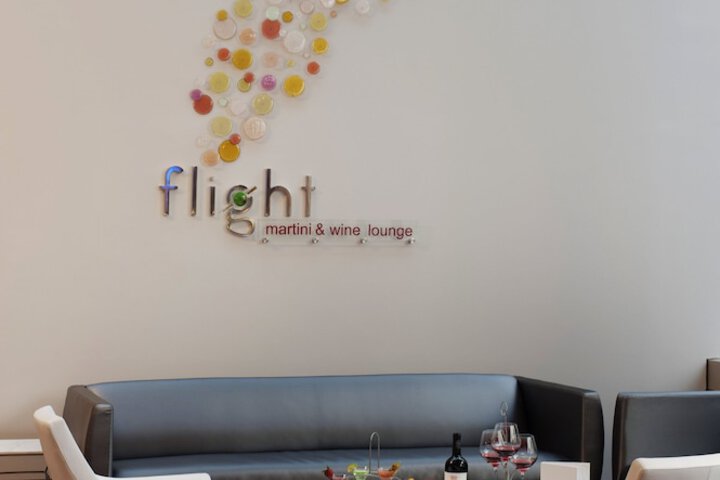 Lounge 63 of 81