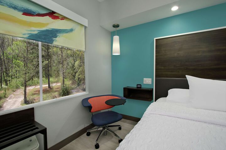Room 16 of 38