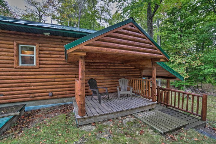 Updated Manistique Log Cabin Yard & Fire Pit