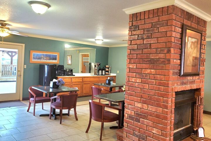 Candlelight Inn & Suites Hwy 69 near McAlester