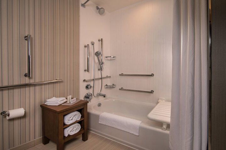 Room 17 of 37