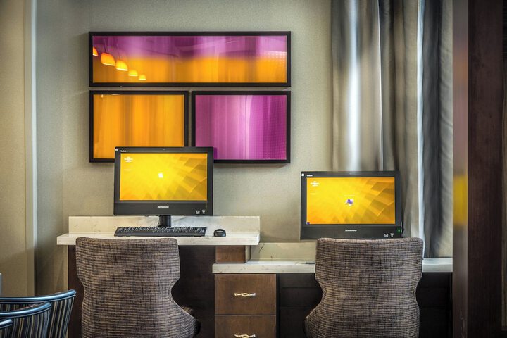 Business Center 16 of 17