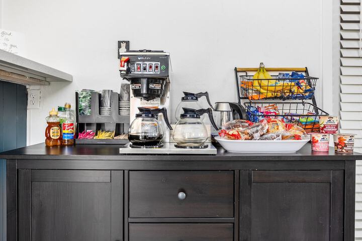 Breakfast/Coffee Service 35 of 43