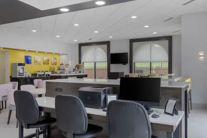 Business Center 38 of 38