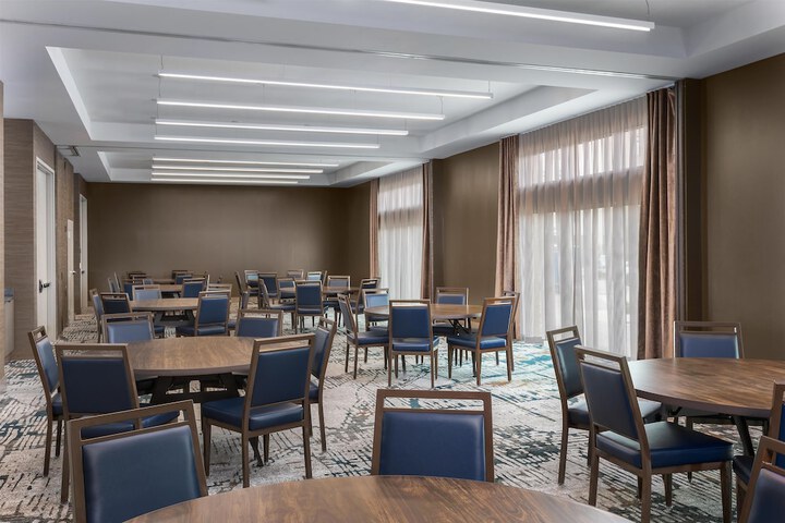 Hotel Avail Rogers Tapestry Collection by Hilton