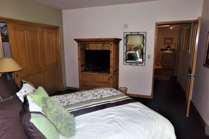 Room 10 of 42