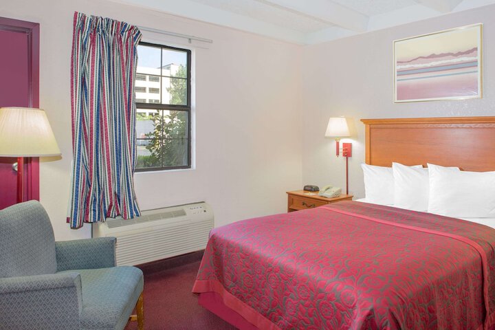 Room 6 of 17