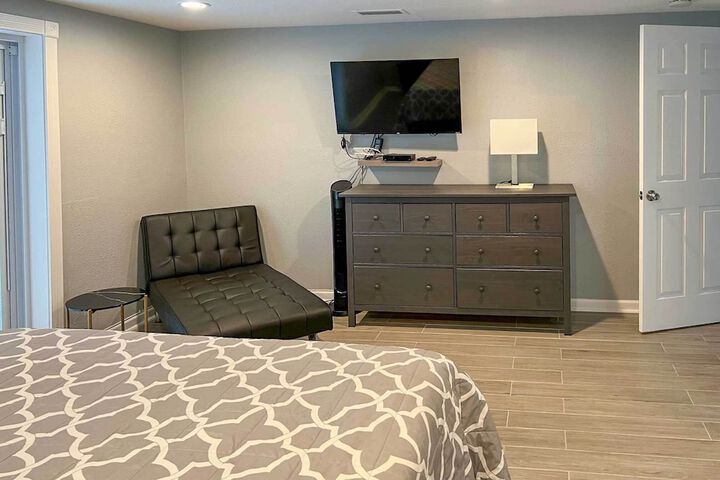 Renovated Port Richey Oasis w / Lanai + Grill!