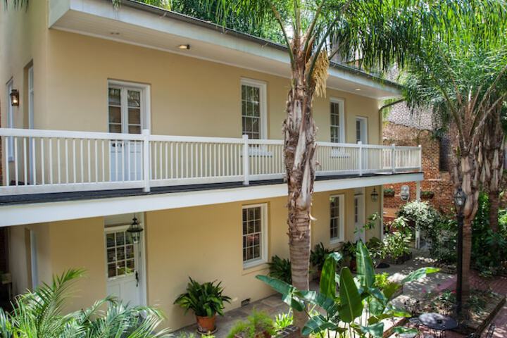 Hotel Exterior 44 of 45