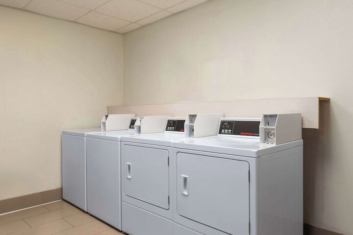La Quinta Inn & Suites by Wyndham Bakersfield North