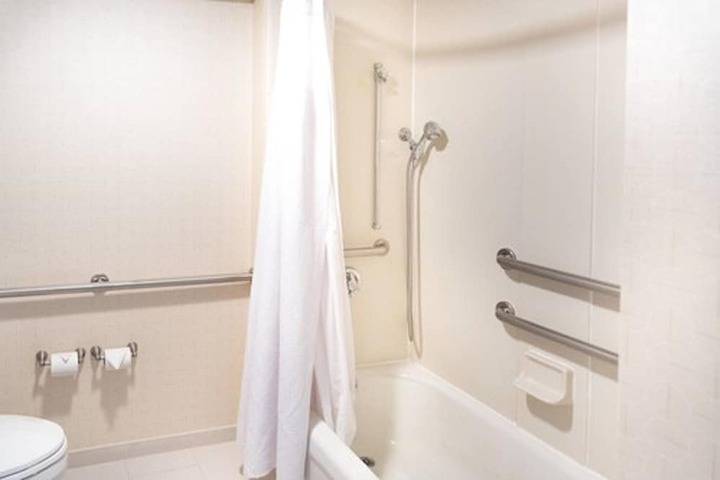Room 10 of 21