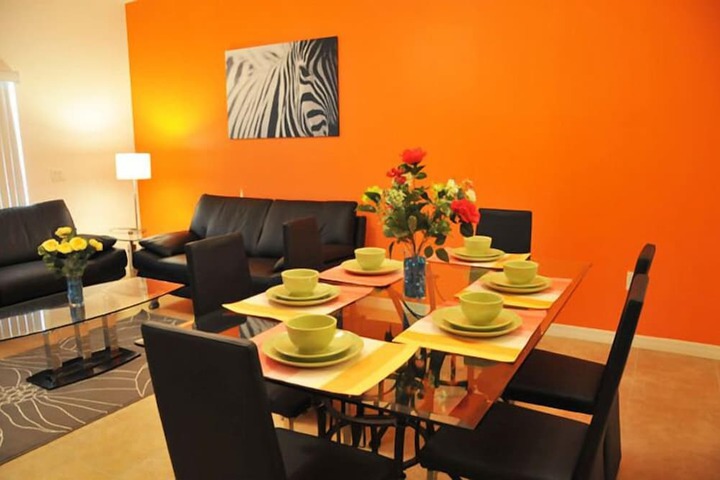 Dining 17 of 24