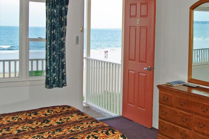 Room 28 of 48