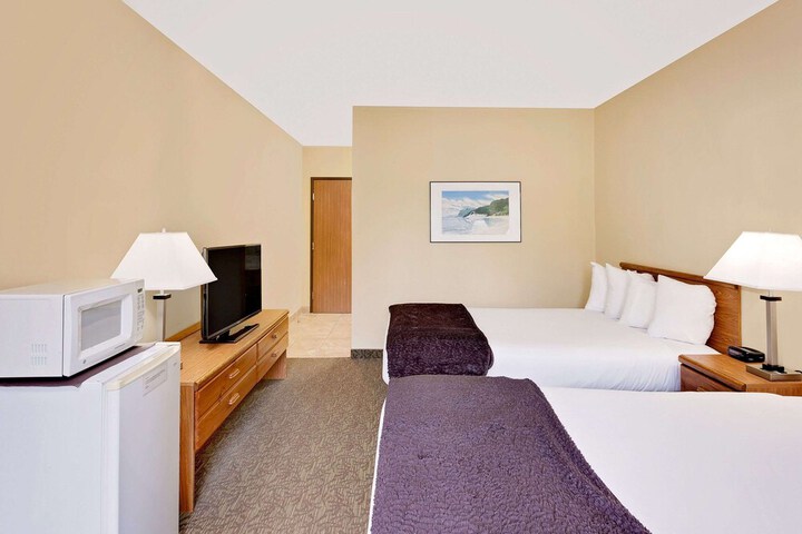 Days Inn by Wyndham Cadillac