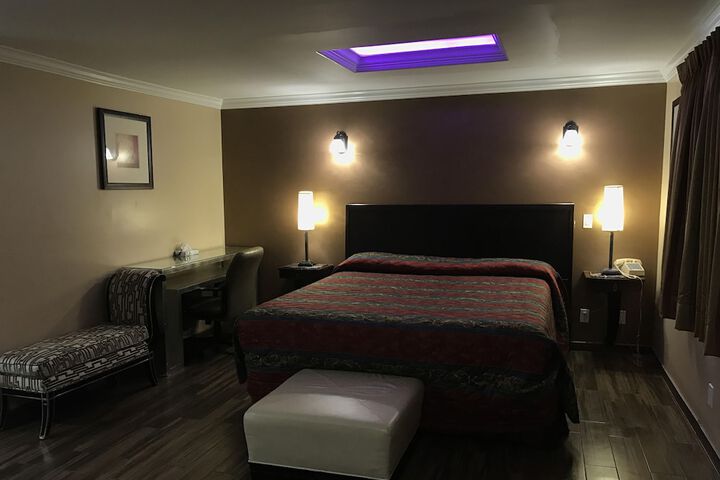 Room 28 of 82