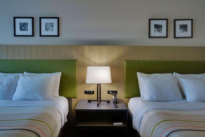 Room 11 of 34