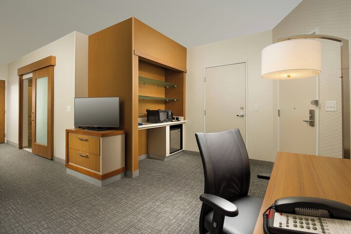 Room 11 of 27