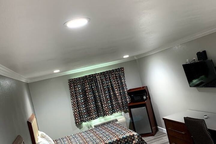 Room 33 of 69