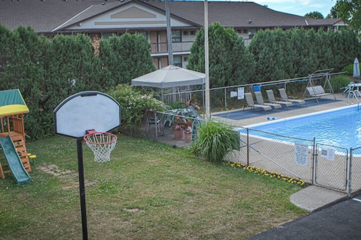 Pool 4 of 50