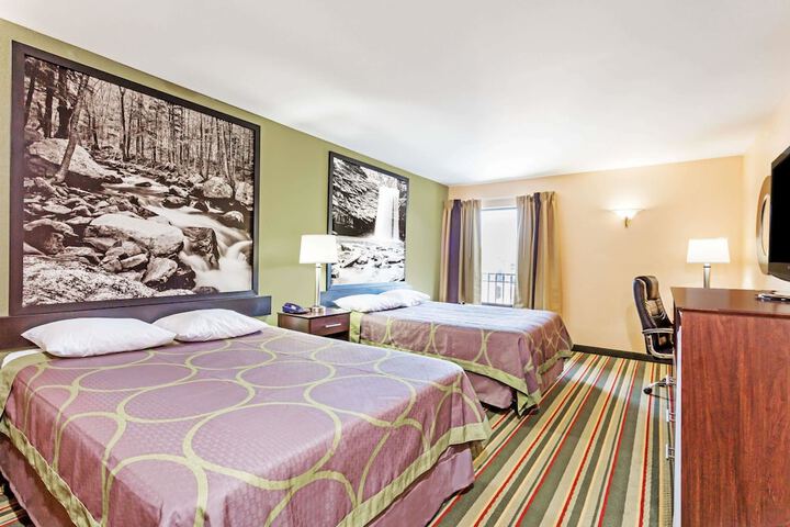 Super 8 by Wyndham Hull Street Midlothian / Richmond Area