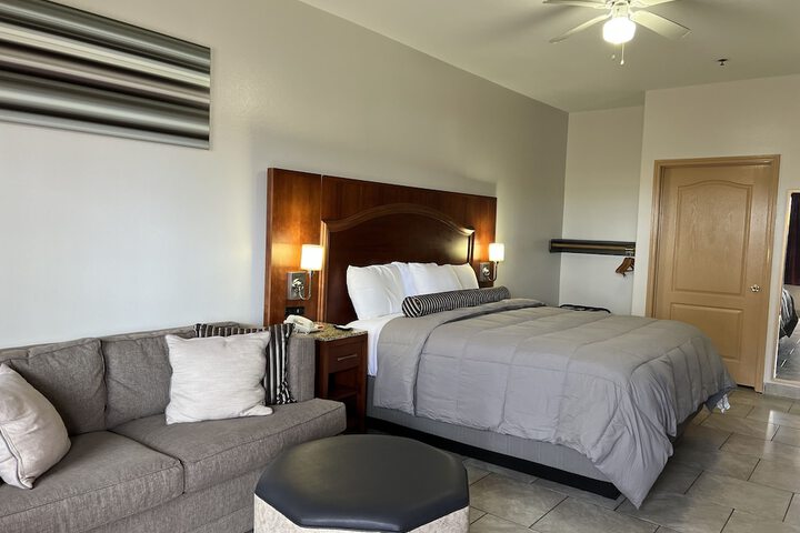 Room 21 of 38