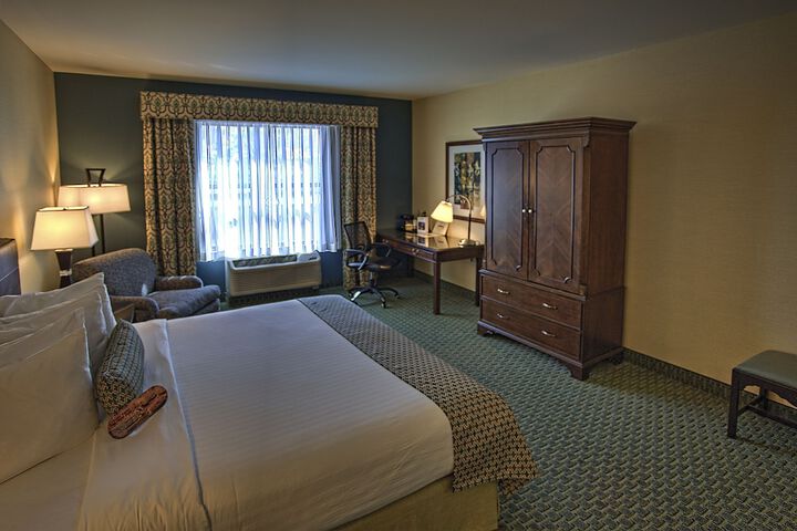 Room 9 of 33